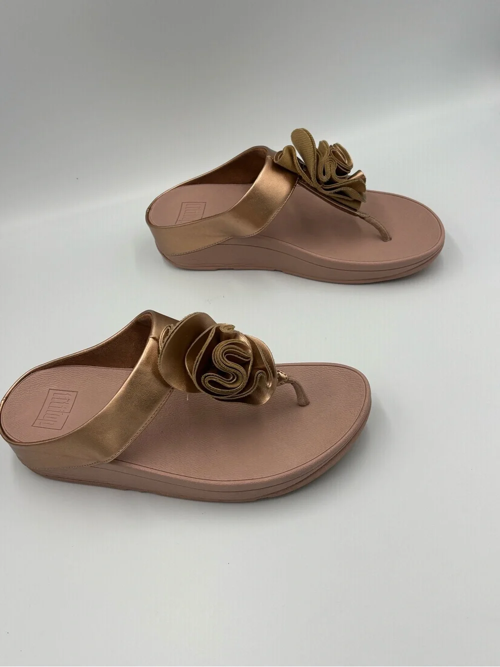 FitFlop Fino Bow Sandals Women’s US 7 EU 38 Rose Gold Metallic Comfort
